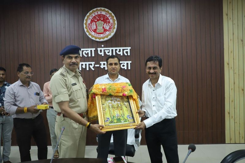 Dr. Singhvi felicitated by District Collector Shri Raghvendra Singh and S.P. Shri Vinod Singh at Zila Panchayat, Agar Malwa